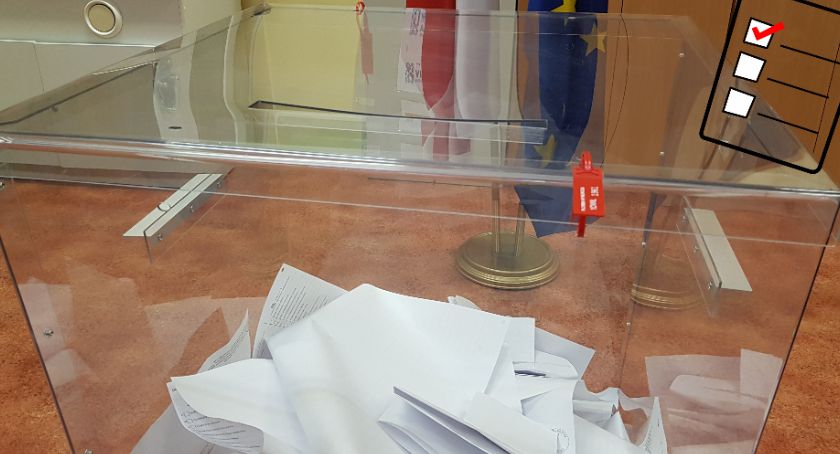 Brakuje ponad 600 chętnych do komisji wyborczych we Włocławku. Ile można zarobić?