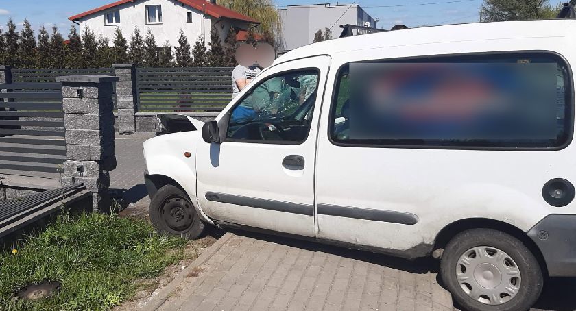 Wypadek w Kruszynku w Gminie Włocławek. Pijany mężczyzna uderzył w ogrodzenie