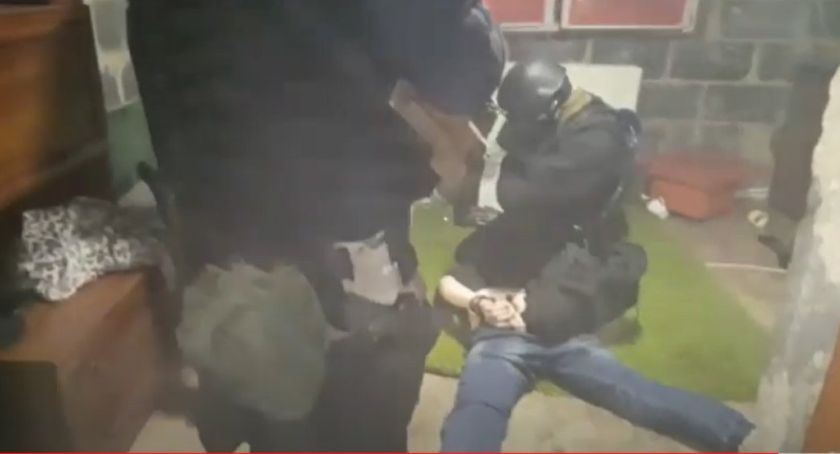 Napad na stację paliw w Piotrkowie Kujawskim. Zatrzymano 5 osób w tym 17 latkę [VIDEO]