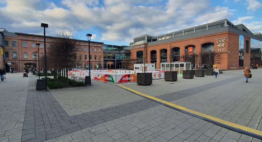 Ruszają hotele, centra handlowe i rehabilitacja lecznicza