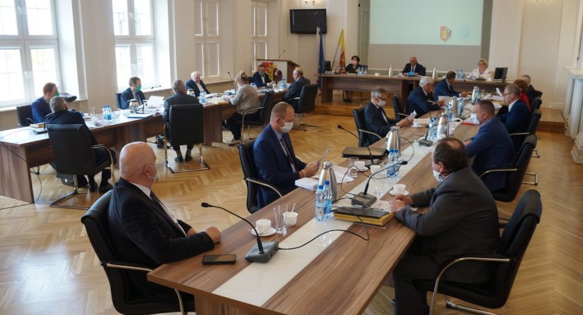  Sesja nadzwyczajna Rady Powiatu we Włocławku. Zapadły kolejne decyzje