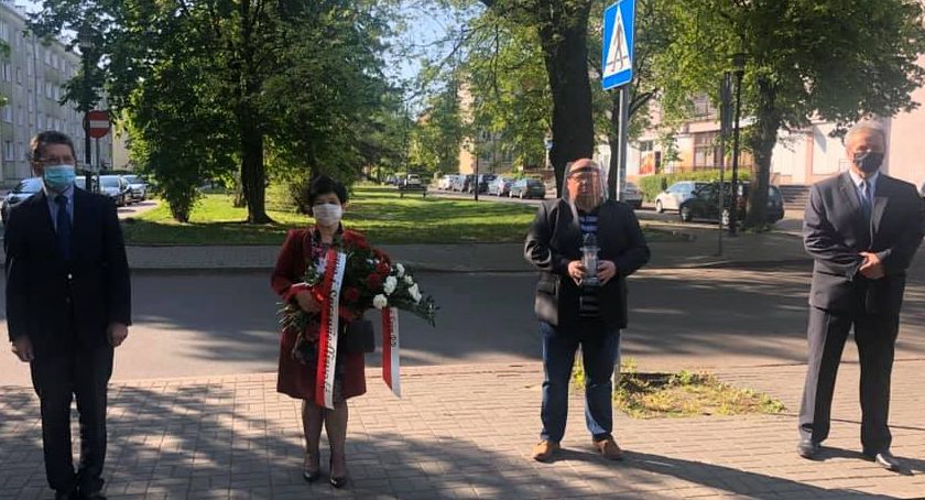 Poseł na Sejm RP  dr Joanna Borowiak oddała hołd poległym