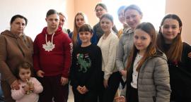 Matki i dzieci z Ukrainy już we Włocławku. Widzieli jak spadały rakiety. Szli ponad 40 godzin [VIDEO ZDJĘCIA]