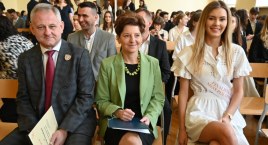 Maturzyści z LMK we Włocławku odebrali dyplomy ukońc&hellip;