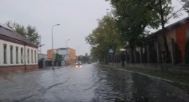 Ulewa nad Włocławkiem. Ulica Płocka zalana [VIDEO]