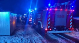 Tragiczny pożar w Brześciu Kujawskim. Strażacy ujawnili zwęglone ciało kobiety. 8 zastępów straży w akcji [ZDJĘCIE]