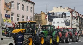 Trwa protest rolników we Włocławku. Traktory zablokowały ulicę Chopina [ZDJĘCIA, VIDEO]