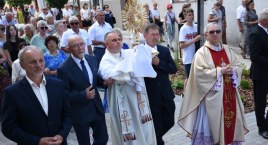 Boże Ciało 2023 w Brześciu Kujawskim. Procesja przeszła ulicami miasteczka [ZDJĘCIA VIDEO]