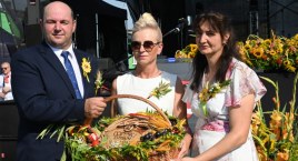 Dożynki 2023 w Kruszynie cz. 1. Barwny korowód i mnóstwo atrakcji dla mieszkańców [ZDJĘCIA]