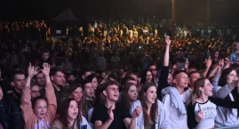 Tłumy na Kupale w Chodczu 2024. Mieszkańców bawili Selfie i Bayera [ZDJĘCIA]