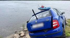 Auto w Wiśle. W akcji kilka jednostek straży [ZDJĘCIA]