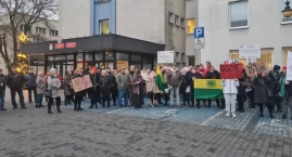Nie dla S10  – Mieszkańcy Włocławka protestują przed ratuszem