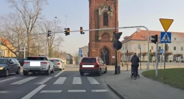 Korki  na skrzyżowaniu we Włocławku! Kierowcy zdezorientowani zmianami przy moście stalowym