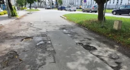 Parking czy pułapka? Mieszkaniec Włocławka oburzony stanem nawierzchni 