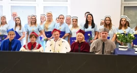 Wręczenie dyplomów absolwentom pielęgniarstwa w Pańs…