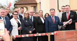 Podwójne święto Edukacji i inwestycji w Kowalu. Symb…