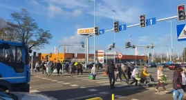 Tłumy na cmentarzu we Włocławku. Parking przy Hali M…