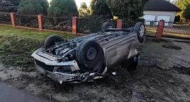 Wypadek w powiecie włocławskim – jedno z aut dachowało