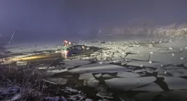 Samochód w stawie w powiecie włocławskim. Służby prowadziły nocną akcję