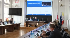 Powiat uruchamia 24 nowe linie autobusowe. Powiatowe Centrum Sportu i Rekreacji przejmie kluczowe zadania