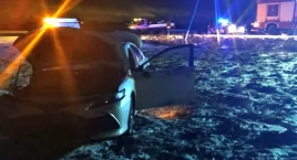 Przesadził z prędkością i uderzył w słup energetyczny