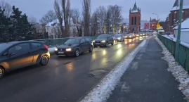 Remont mostu, który paraliżuje Włocławek potrwa 13 miesięcy czy dłużej? Prezydent  wyjaśnia