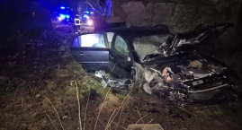 Opel uderzył w słup i budynek w powiecie włocławskim