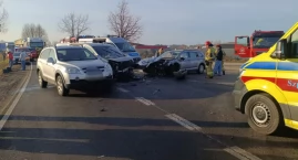 Wypadek na DK67 w Łochocinie. Zderzenie 3 samochodów. Utrudnienia na drodze