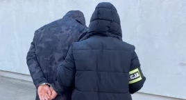 Przewrócili i kopali rowerzystę po całym ciele