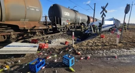 Pociąg z paliwem zderzył się z dostawczakiem. Prokur&hellip;