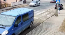 Dramatyczne sceny przy przejściu dla pieszych. 10-la&hellip;