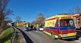 Osobówka zderzyła się z motocyklem. Lądował śmigłowiec LPR