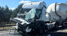 Zderzenie trzech tirów na S10 w Toruniu. Dwóch kierowców trafiło do szpitala po dramatycznym zdarzeniu