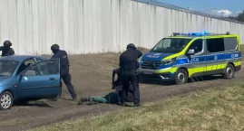 Sceny jak z filmu we Włocławku. Dron, ładunek i zatr&hellip;