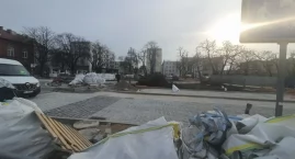 Młodzi ludzie z maczetą i białym proszkiem na Zielon&hellip;