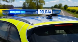 Ciężarówka przewróciła się i zablokowała drogę w pow&hellip;
