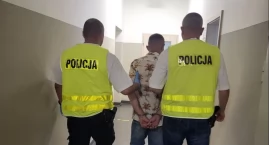 Zaatakował policjantów. Włamywacz wybijał szyby, a p&hellip;