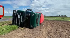 Ciężarówka wpadła do rowu w Redczu Krukowym. Na miej&hellip;