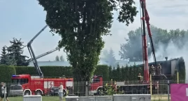 Pożar hali przy Barskiej we Włocławku. Ewakuowano sz&hellip;