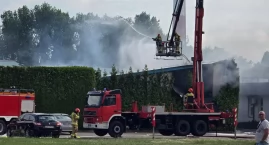 Pożar hali przy Barskiej we Włocławku. Ewakuowano sz&hellip;