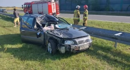 Groźny wypadek na A1. Osobówka uderzyła w ciężarówkę&hellip;