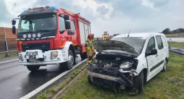 Auto uderzyło w bariery na A1 pod Włocławkiem