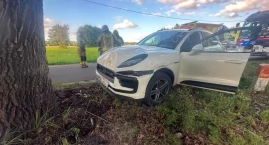 Porsche uderzyło w drzewo w Szpetalu Górnym