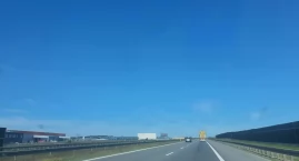 Groźny wypadek na A1 w Pikutkowie. Auto stanęło w og&hellip;