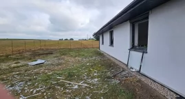 Wybuch gazu w Borku. Dwie osoby pod opieką ratownikó&hellip;