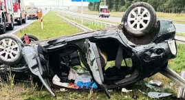 Samochód dachował na A1. Wcześniej uderzył w bariery&hellip;