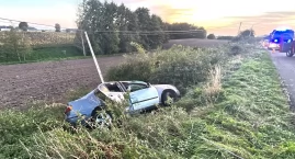 Seat dachował i uderzył w słup. Cztery nietrzeźwe os&hellip;