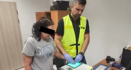 Rozbiła butelkę i zaatakowała 42-latka. Chwilę późni&hellip;