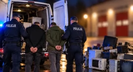 Podjechali pod remizę i okradli strażaków. Dzielnico&hellip;