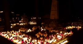Wszystkich Świętych w Brześciu Kujawskim 2018. Cmentarz nocą [ZDJĘCIA, VIDEO]